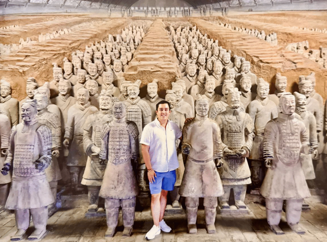glemz-travel-statues-1080x797